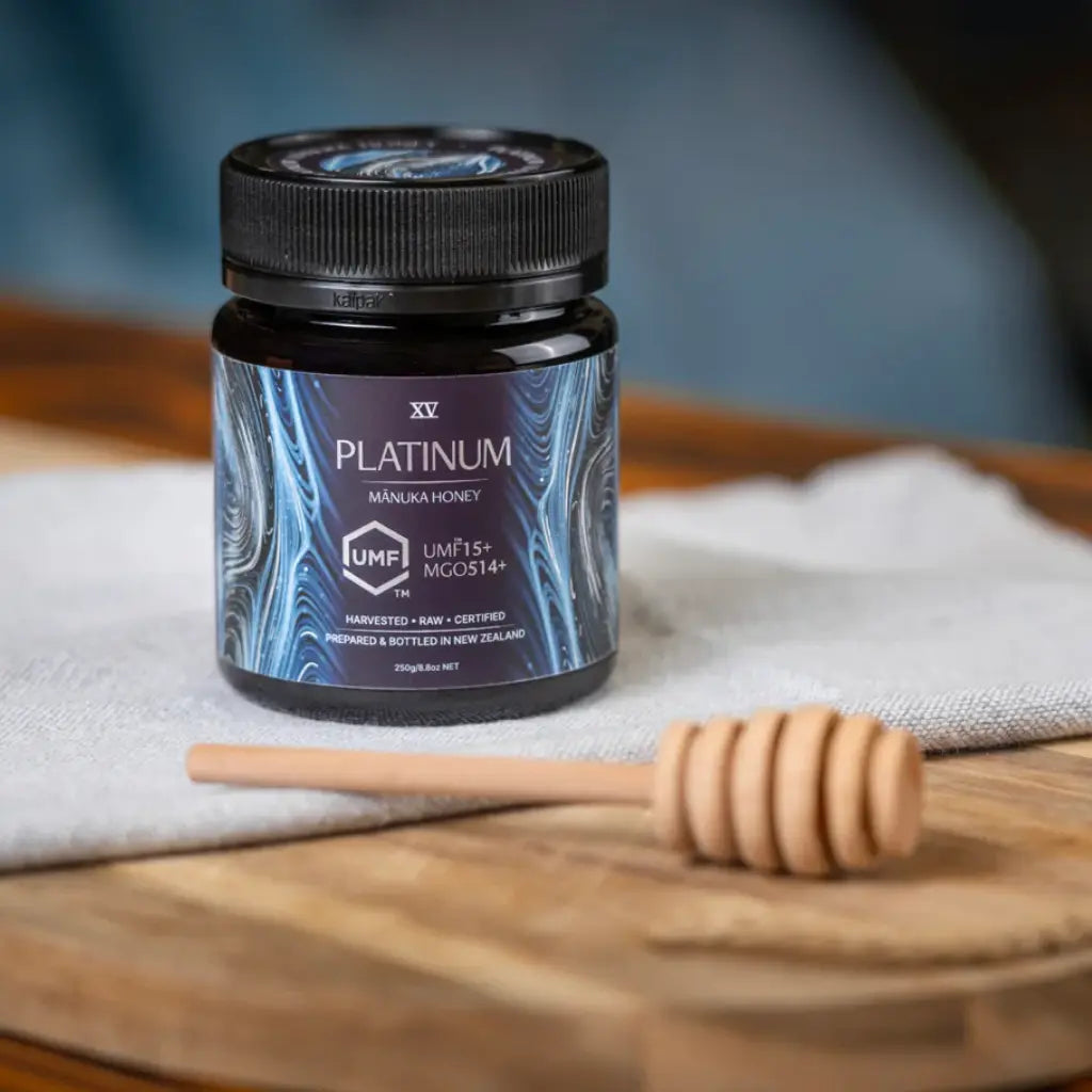 Platinum súprava Mānuka medov — UMF 15+ & UMF 10+ (2 × 250 g) – Obrázok 3